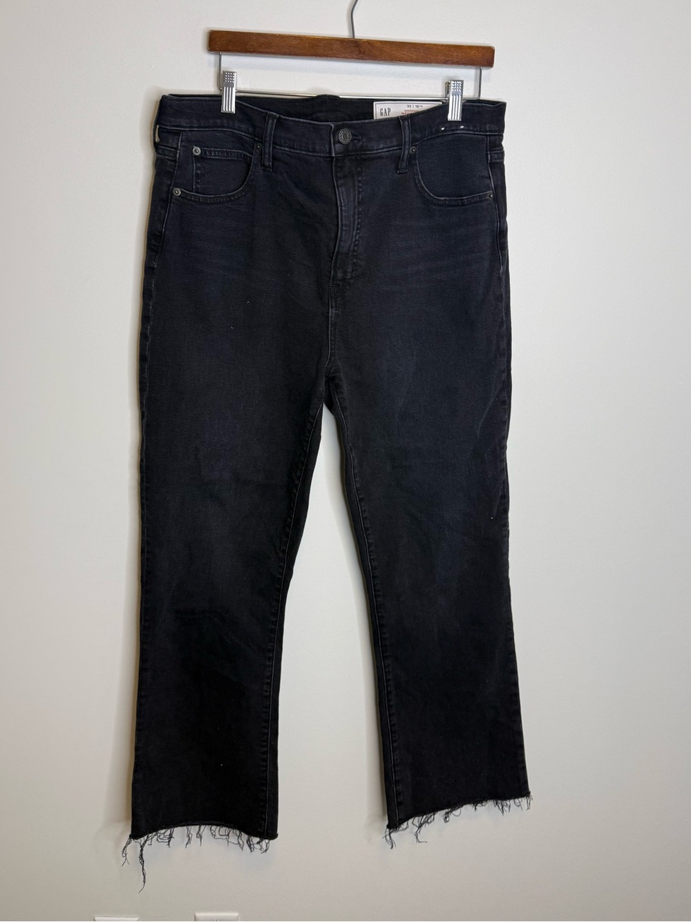 GAP High-Rise kick fit Black  Jeans with Raw Hem size 33 16